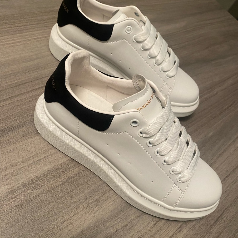 Alexander McQueen Oversized Sneaker in White/Black
